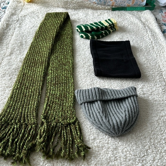 Neck Warmer scarf, mittens, and Zara hat - Picture 4 of 10